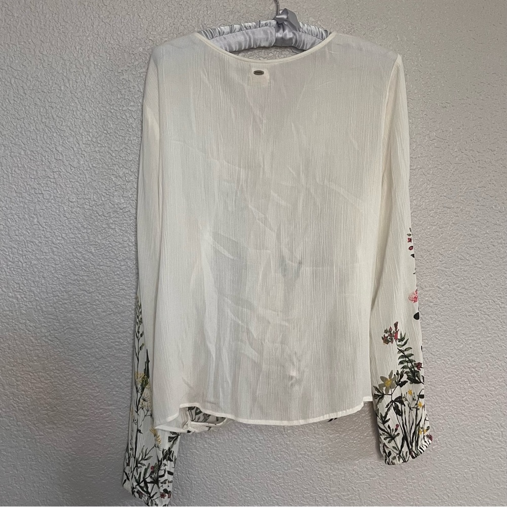 NEW O'Neill White sheer Blouse with Floral Embroidery MSRP $54 - Picture 10 of 10